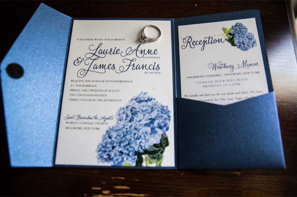 pocket invitation with blue hydrangea flowers for wedding
